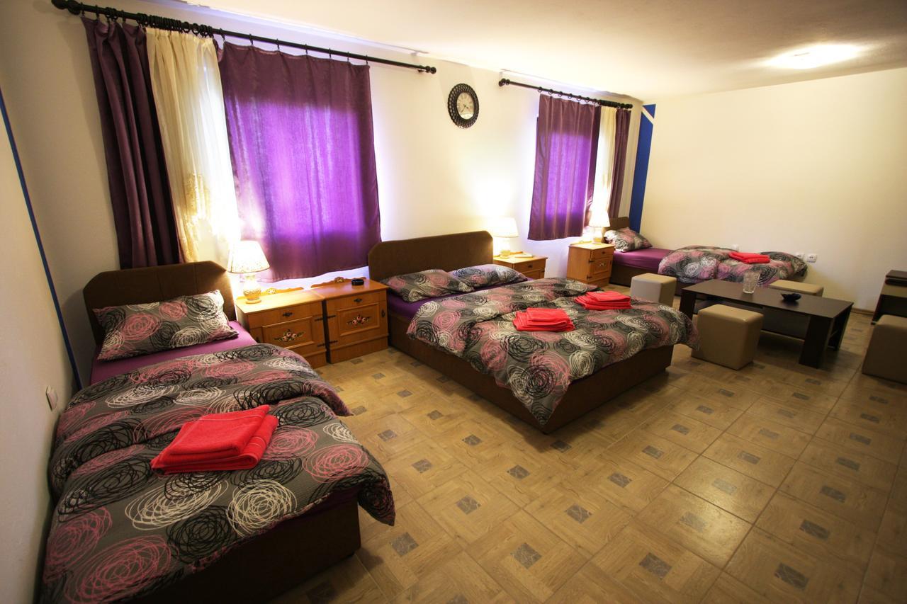 Hostel Topic 巴尼西卢卡 外观 照片