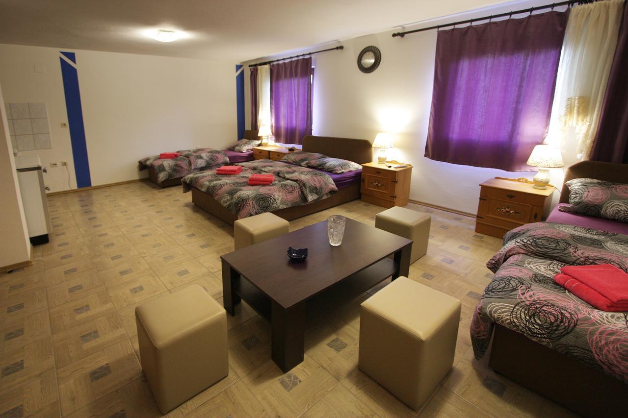Hostel Topic 巴尼西卢卡 外观 照片
